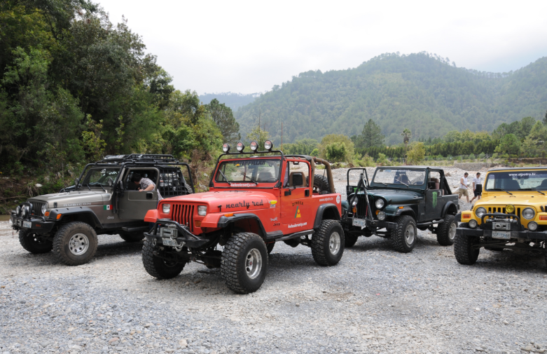 What's the Difference Between Jeep Sahara and Rubicon?